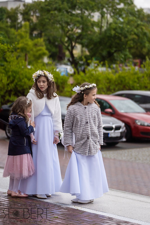 Detale komunijne Detale stroju komunijnego - wianek i sukienka