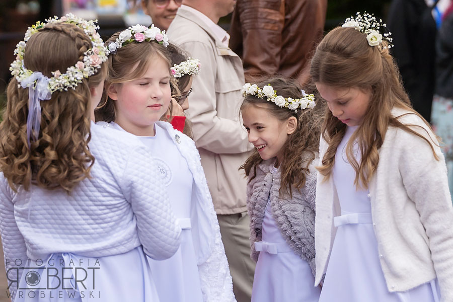 Przyjęcie komunii Uroczyste przyjęcie sakramentu przez Hanię