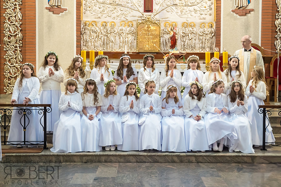 Wystrój stołu komunijnego Detale przyjęcia po komunii świętej