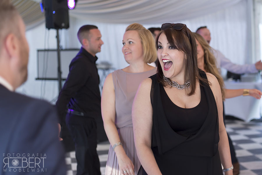 Emocje gości podczas ślubu