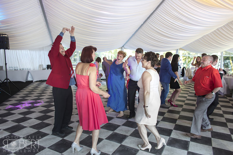 Zabawa gości na parkiecie Zegrze