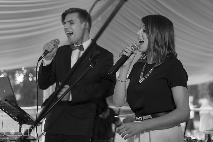 Wymiana obrączek przez Wiolę i Austina