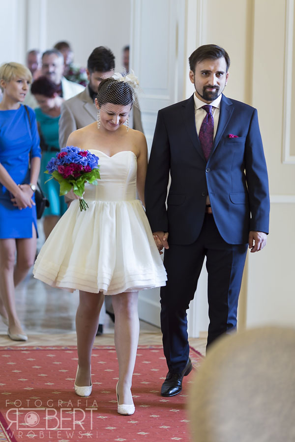 Para Młoda w zabytkowych wnętrzach Pałacu Ślubów