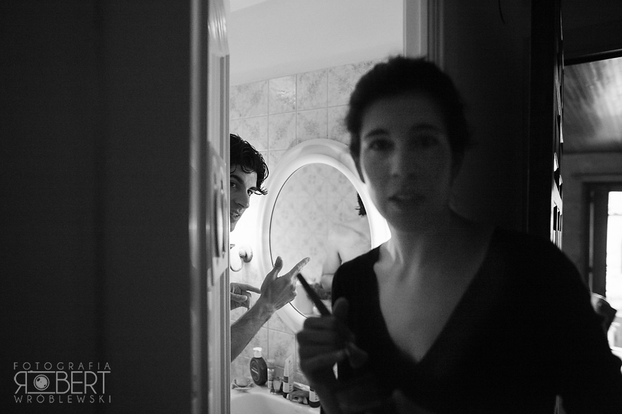 Uśmiechnięci goście na ślubie w Galicji