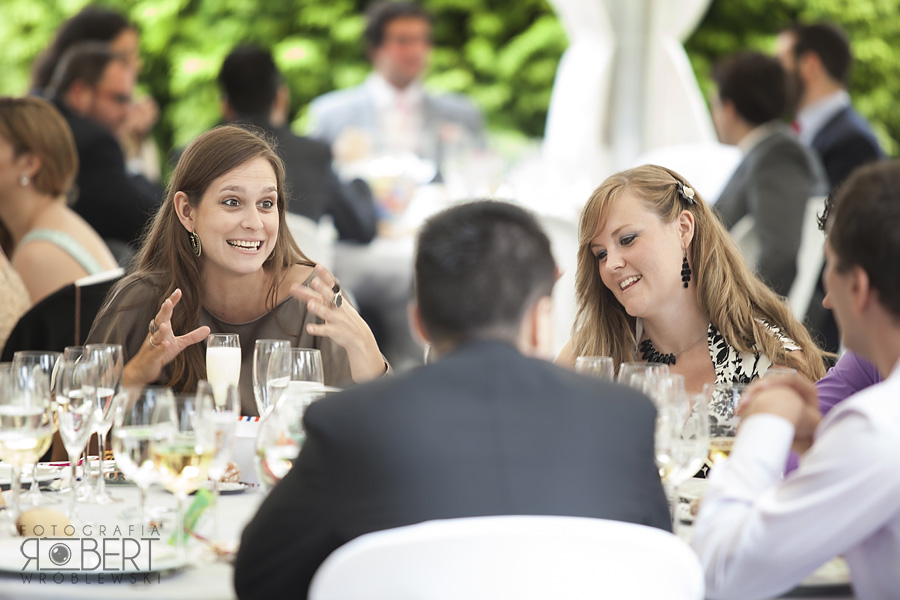 Zdjęcia gości z pamiątkowymi wpisami