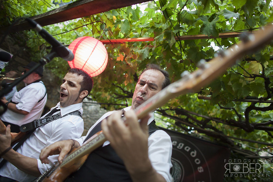 Sesja ślubna na skalistym wybrzeżu