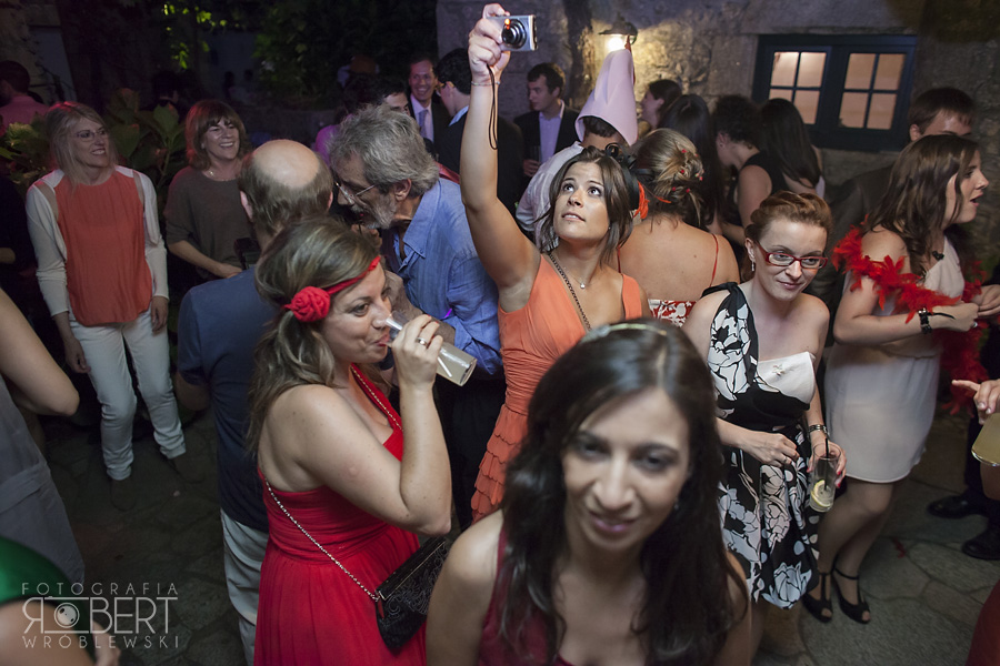 Romantyczny finał wesela w ogrodzie