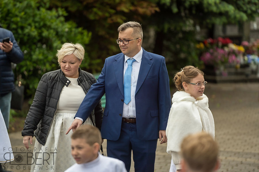 Przygotowania do komunii na Ochocie - detale stroju