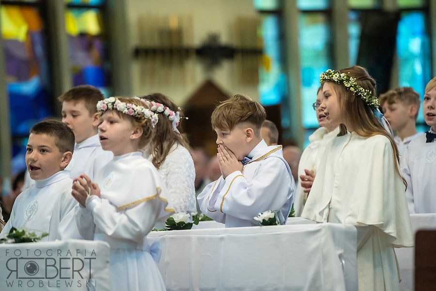 Detale dekoracji stołu komunijnego