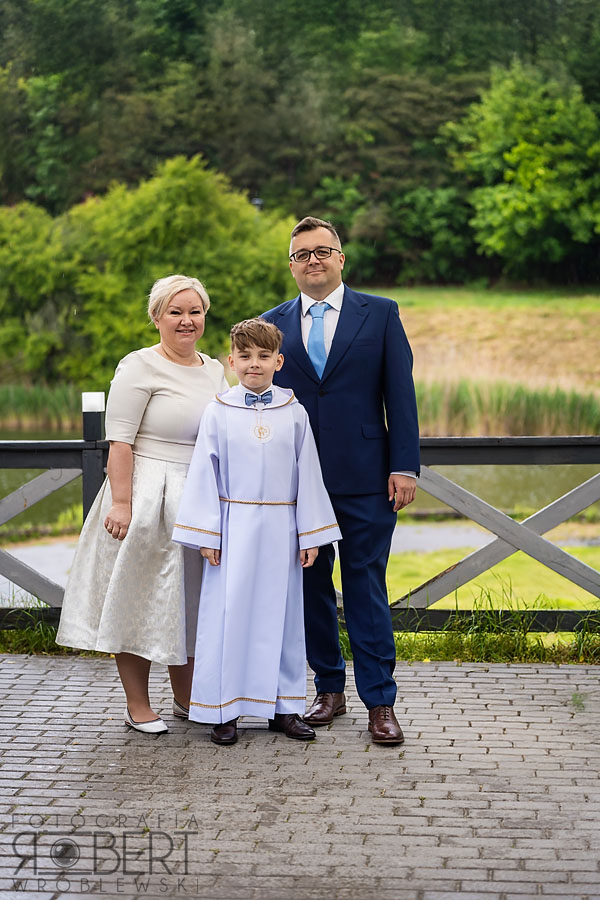 Chwila zadumy pod drzewem w parku