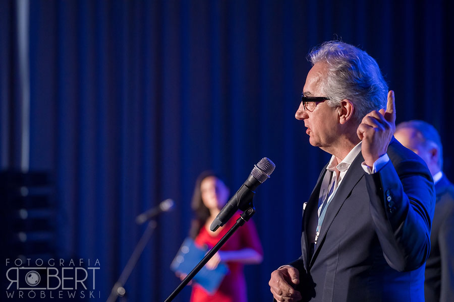 Anna Butrym moderująca debatę podczas forum - Airport Hotel Okęcie